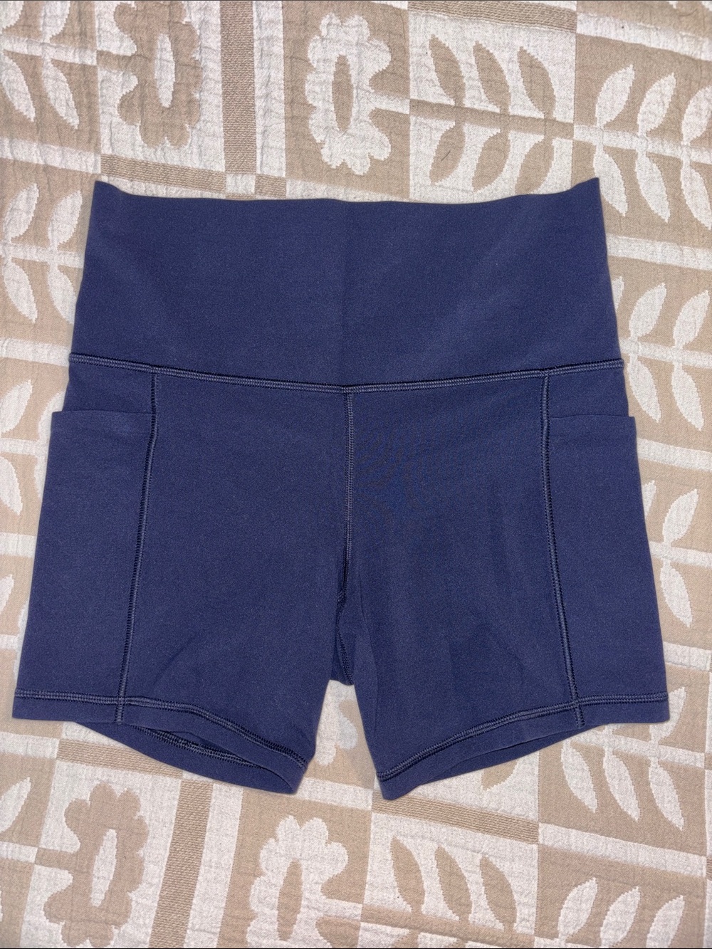 Athleta Salutation Stash 5” Short pockets {only worn once!}
